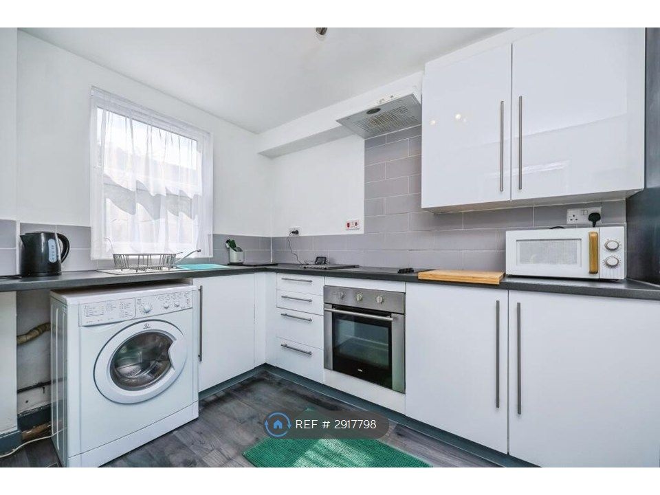 Property photo 2 of 16 Kitchen