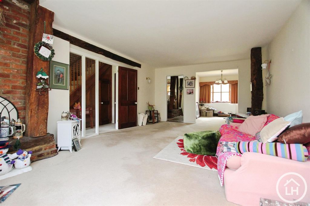 Property photo 3 of 15 Lounge