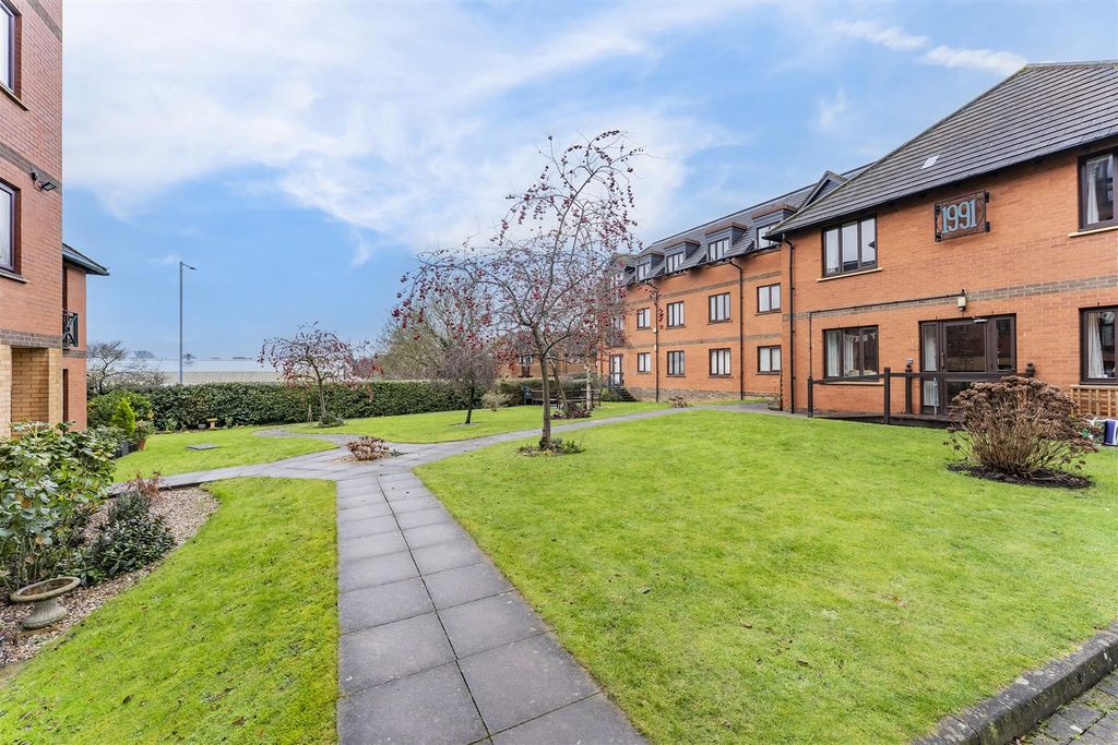 Additional image 15 of 2 bed flat for saleNN16, Oaktree Court, George Street, Kettering