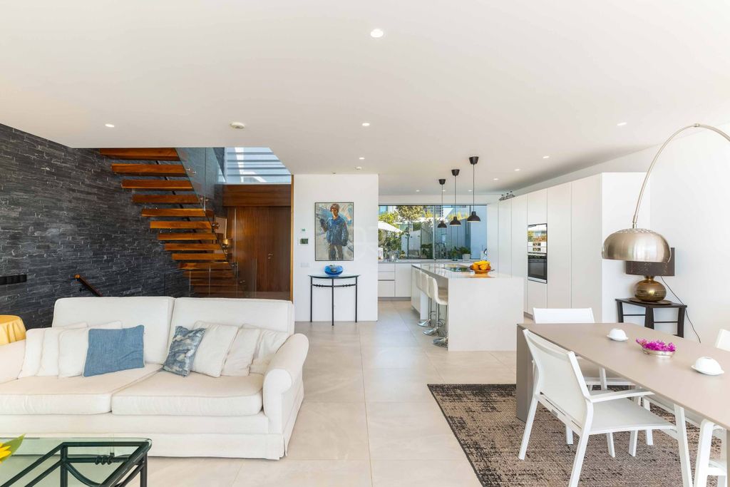 Property photo 3 of 28