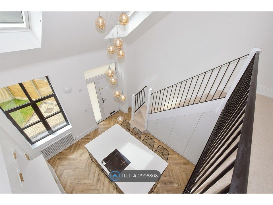Property photo 2 of 32
