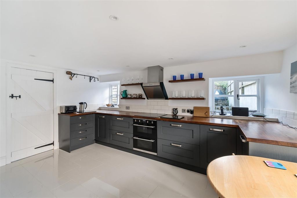 Property photo 2 of 20 Kitchen