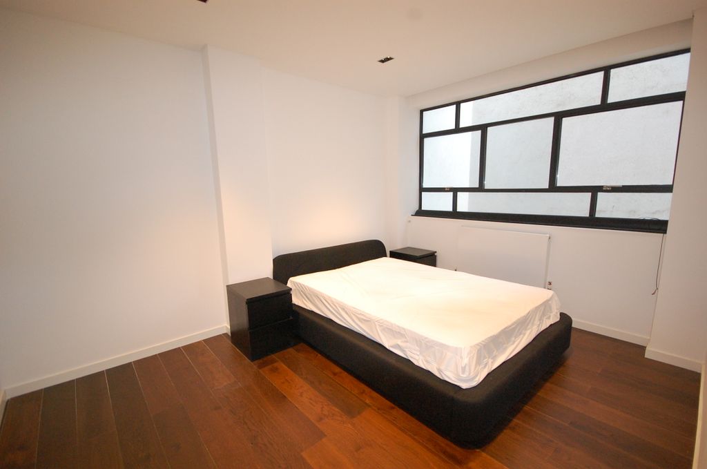 Property photo 3 of 6 Bedroom