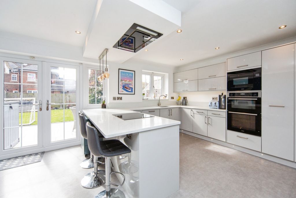 Property photo 2 of 25 2. Kitchen