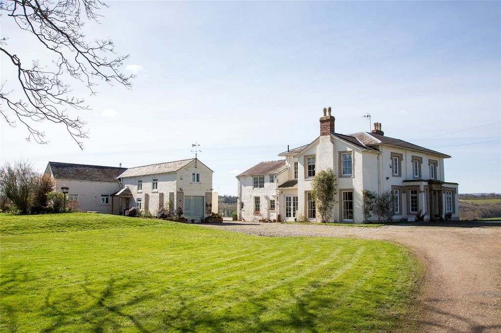 Property photo 1 of 18 External