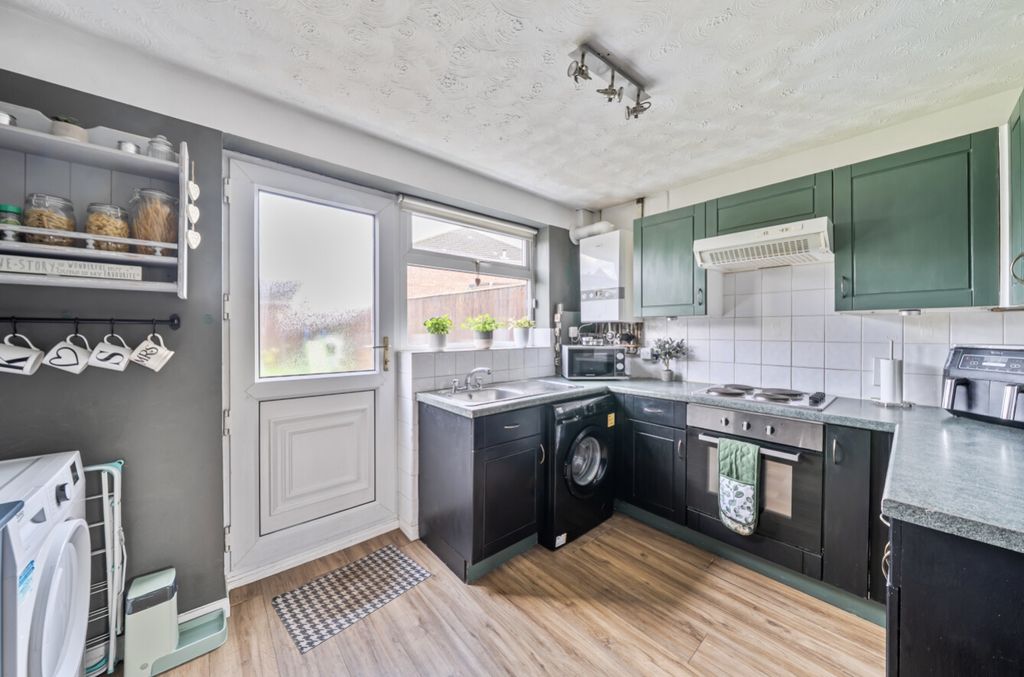 Property photo 3 of 11 1402865-9-696F8cd2Bbd3c