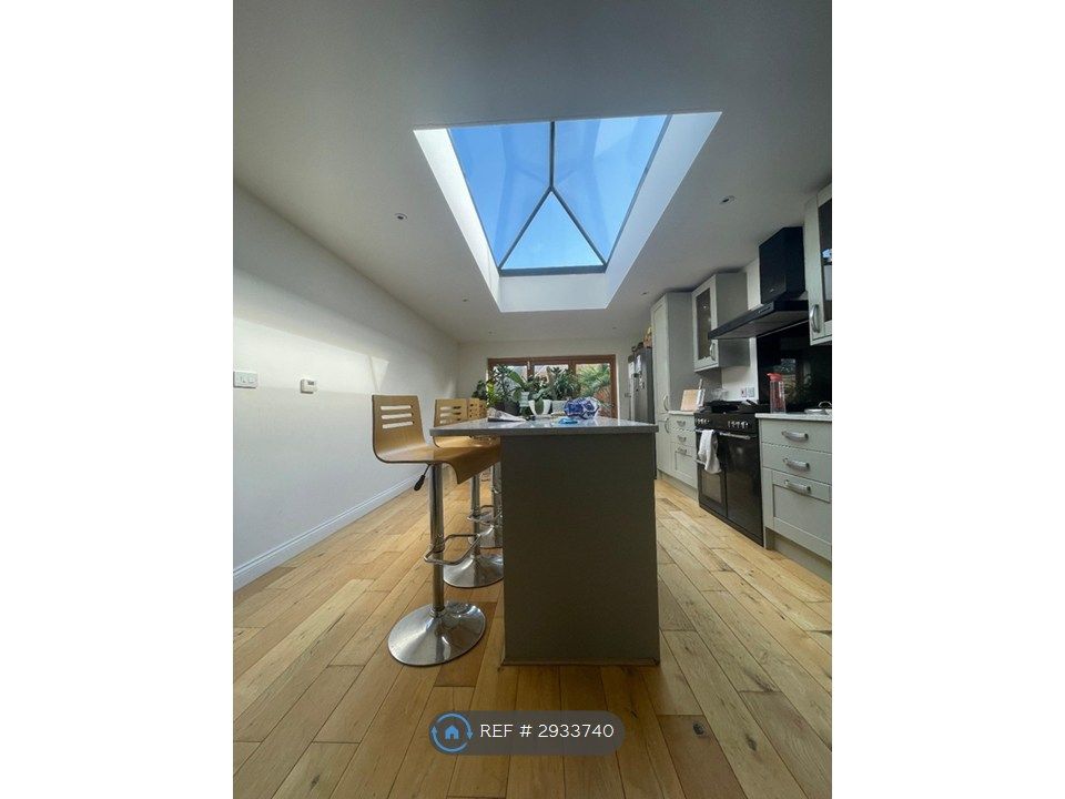 Property photo 3 of 12 Kitchen
