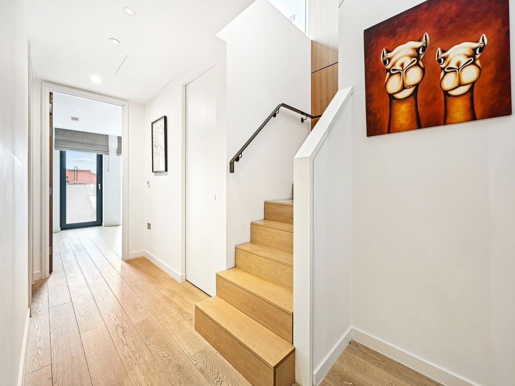 Property photo 3 of 17 Hollen Street