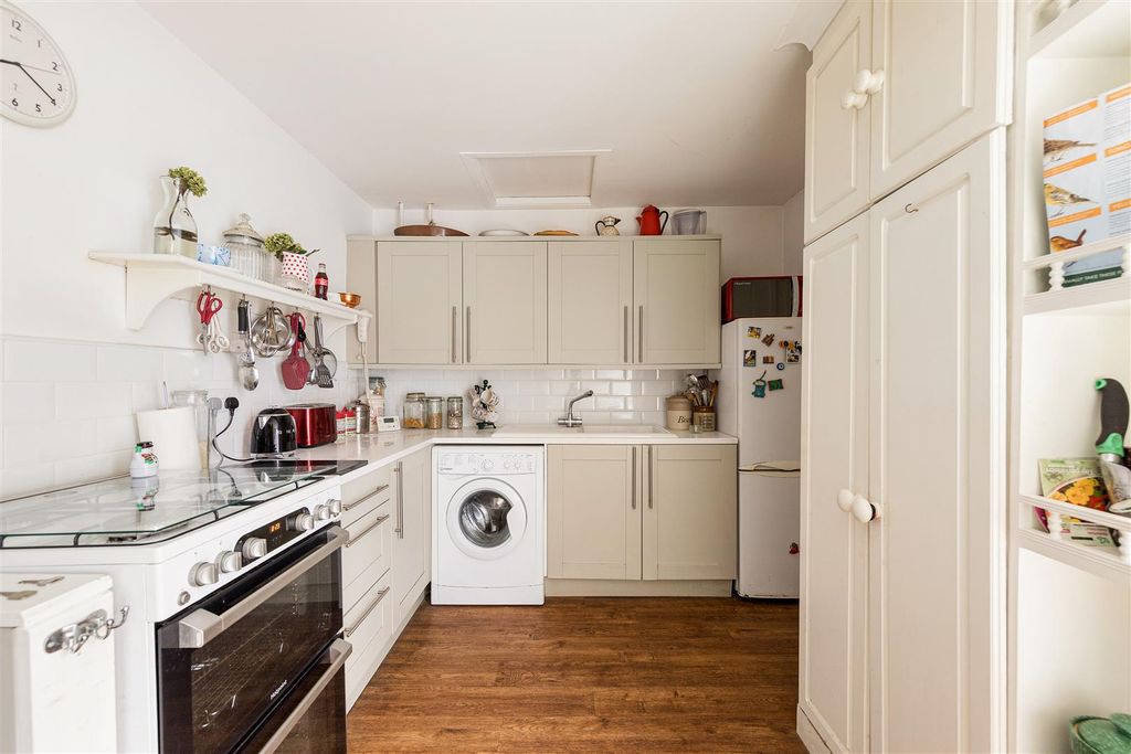 Property photo 3 of 26 Barclay Road, E17