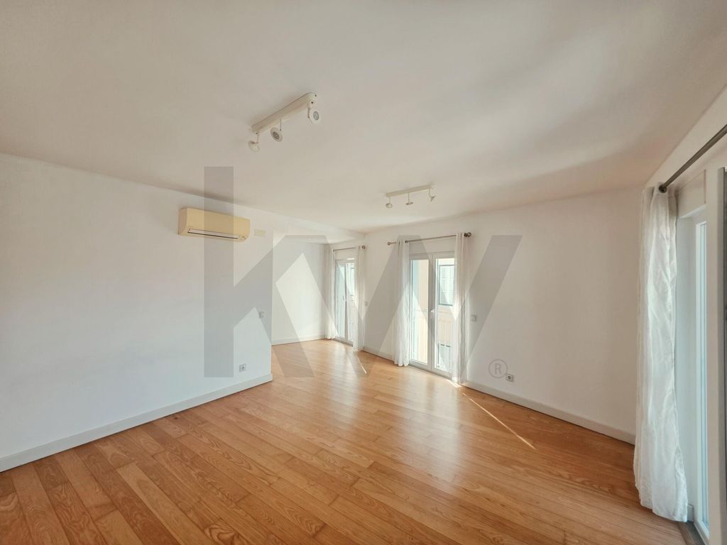 Property photo 2 of 27