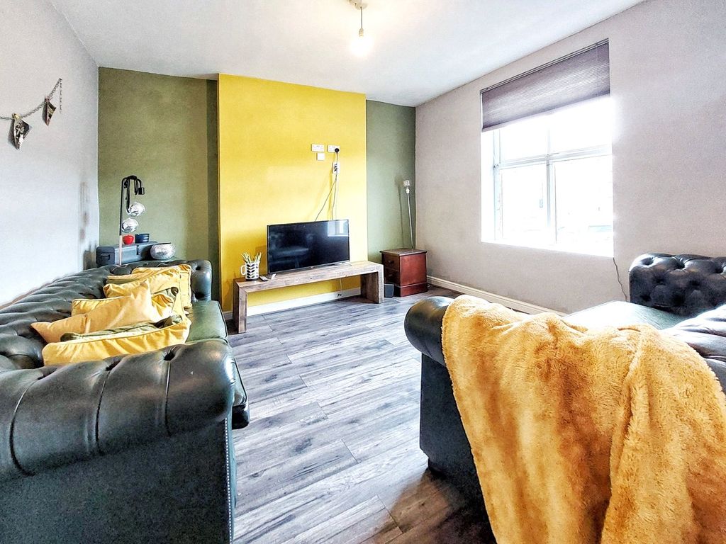 Property photo 2 of 19 Lounge