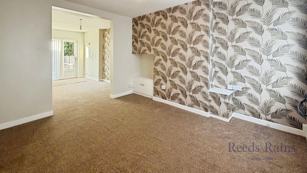 Property photo 3 of 13 Pbox-Img.Jpg