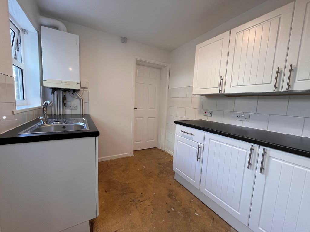 Property photo 2 of 9 Kitchen
