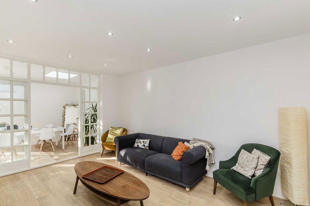 Property photo 1 of 4