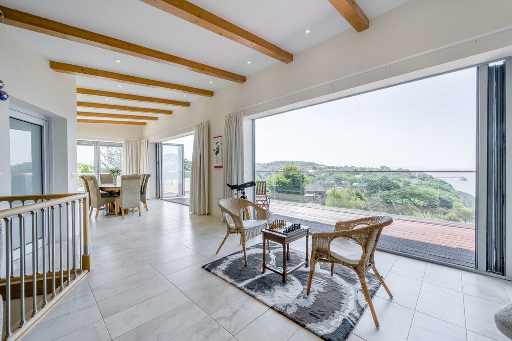 Property photo 2 of 46