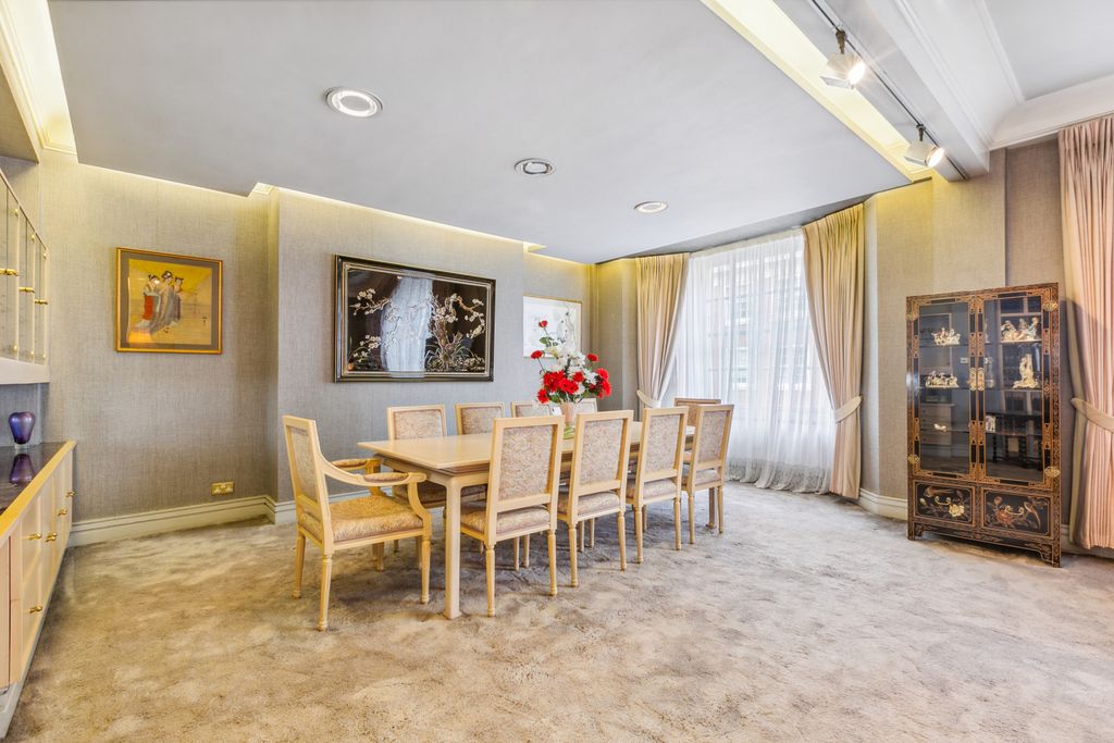 Property photo 3 of 12 Dining