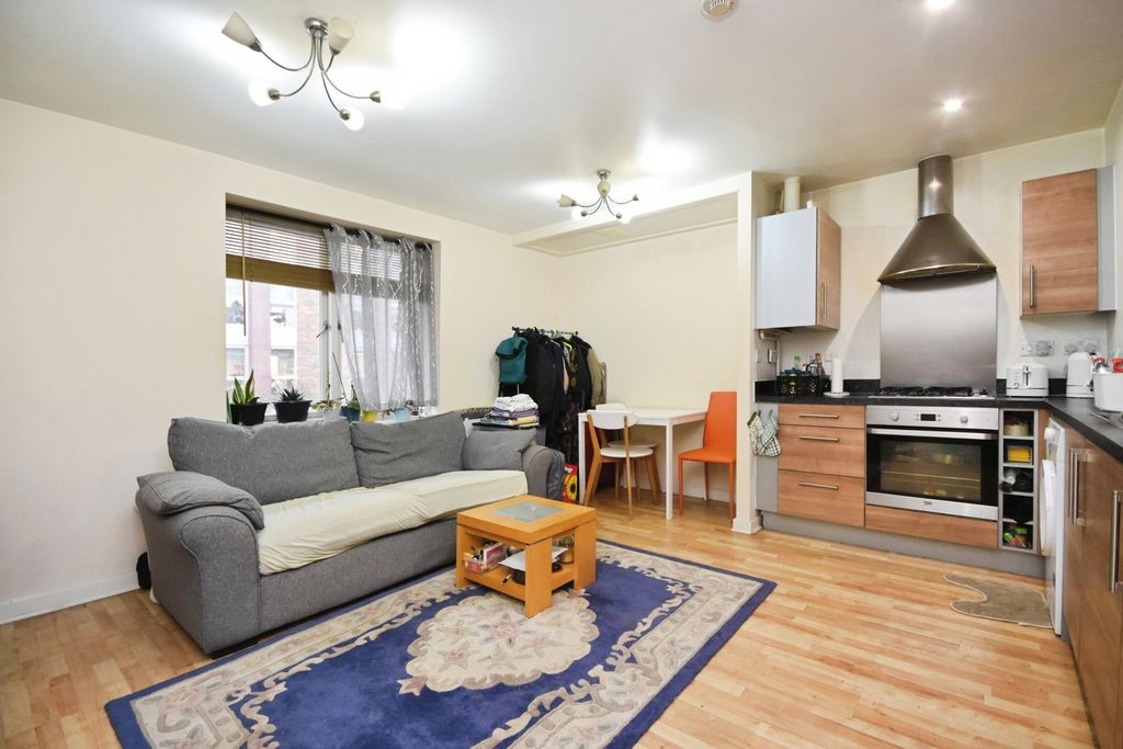 Property photo 2 of 13 Lounge