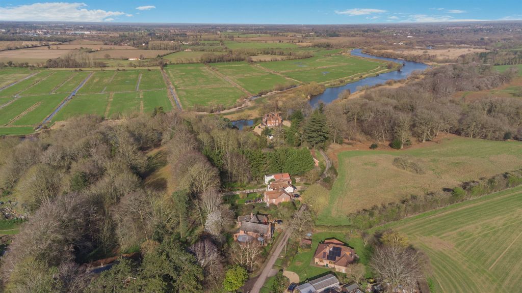 Property photo 2 of 21