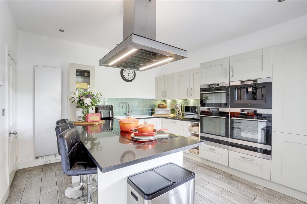 Property photo 2 of 33 8316.Jpg
