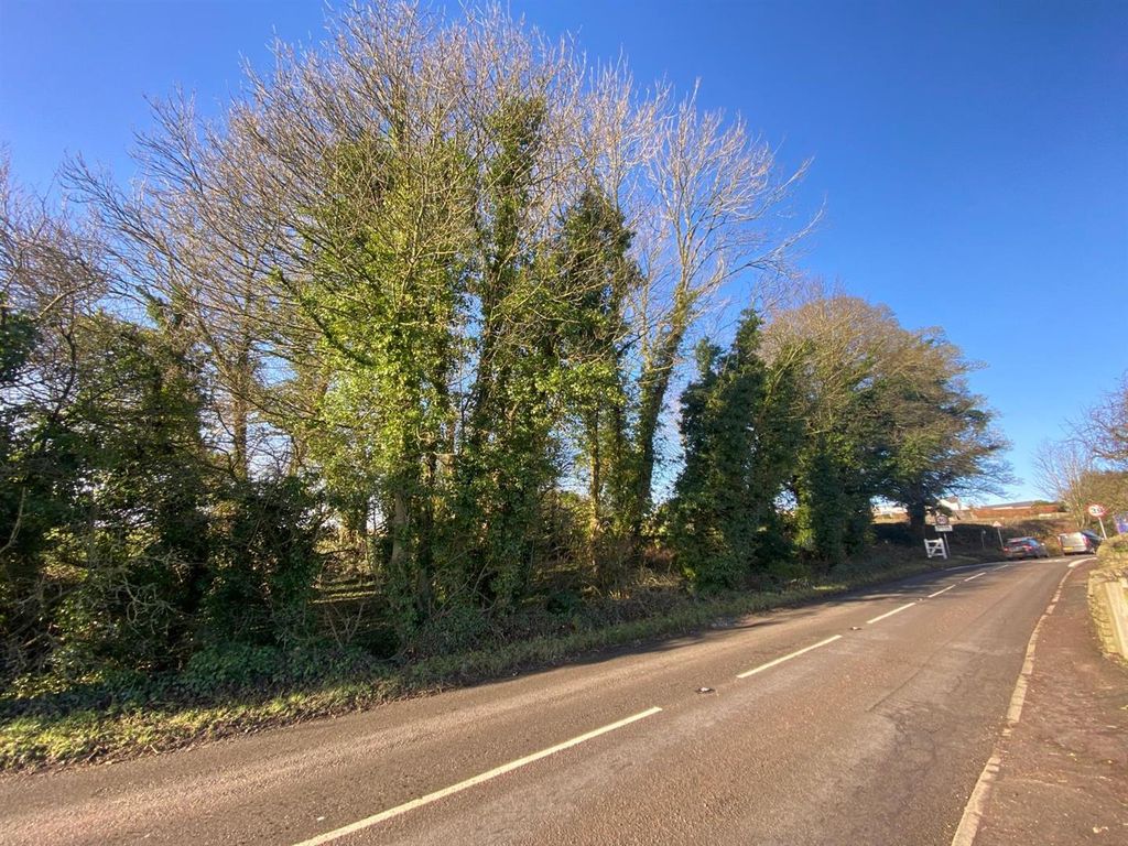 Property photo 3 of 5 Roadside View