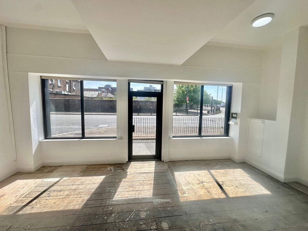 Property photo 3 of 15 Large  Shop Front 