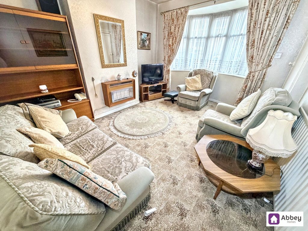 Property photo 2 of 11 Lounge