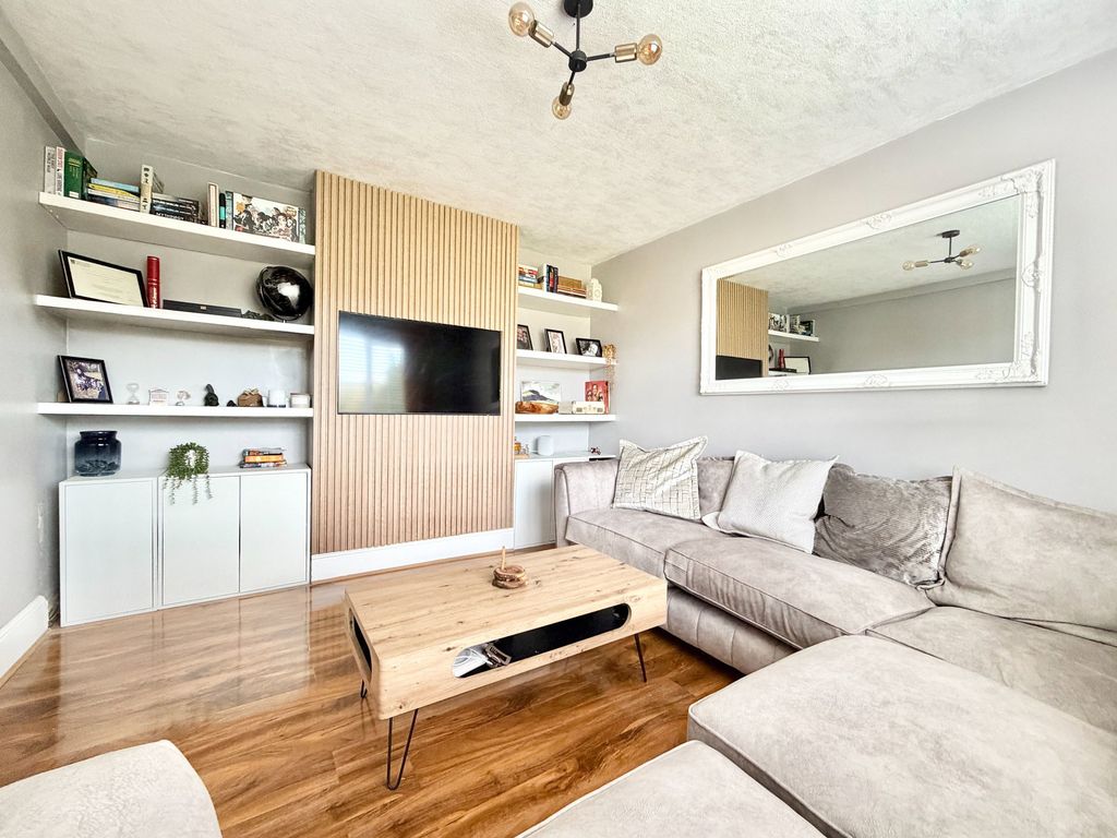 Property photo 2 of 26