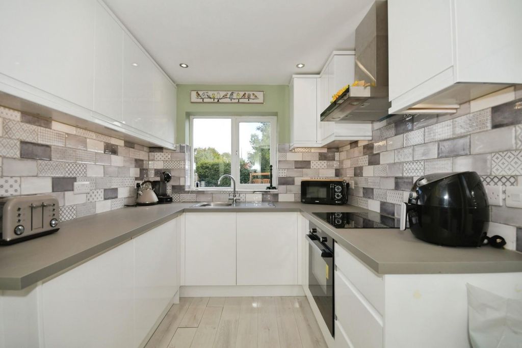 Property photo 3 of 14 Kitchen 02.Jpg