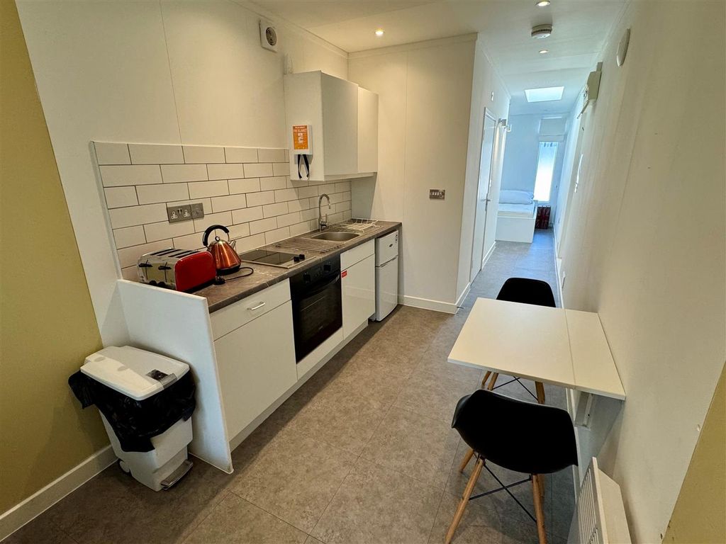 Property photo 3 of 9 13 Drydock Kitchen