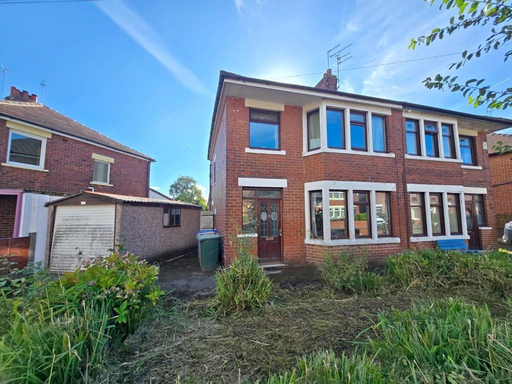 Property photo 1 of 9 External