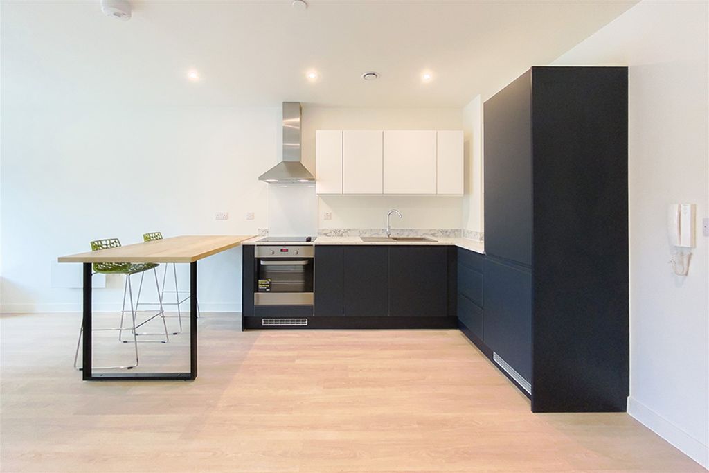 Property photo 3 of 17 (Main)