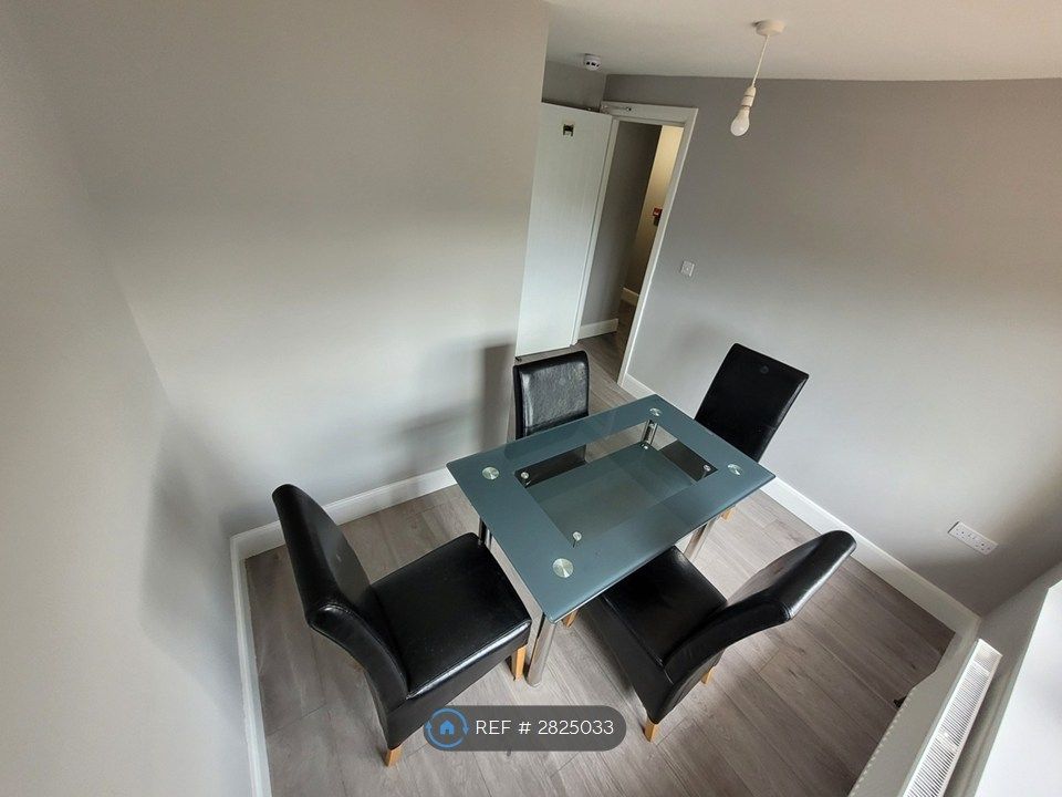 Property photo 3 of 21 Dining