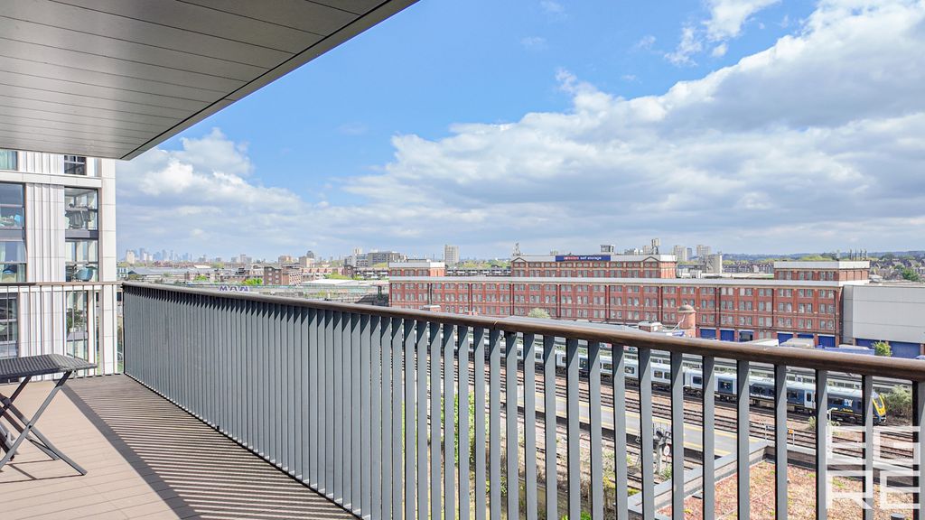 Property photo 2 of 20