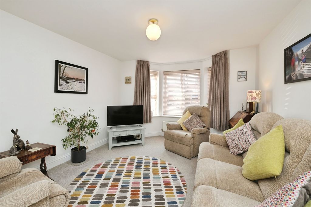 Property photo 2 of 25