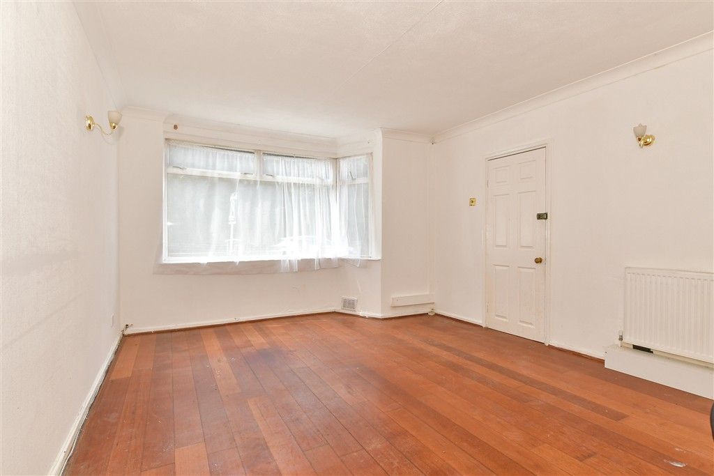 Property photo 2 of 18 Lounge