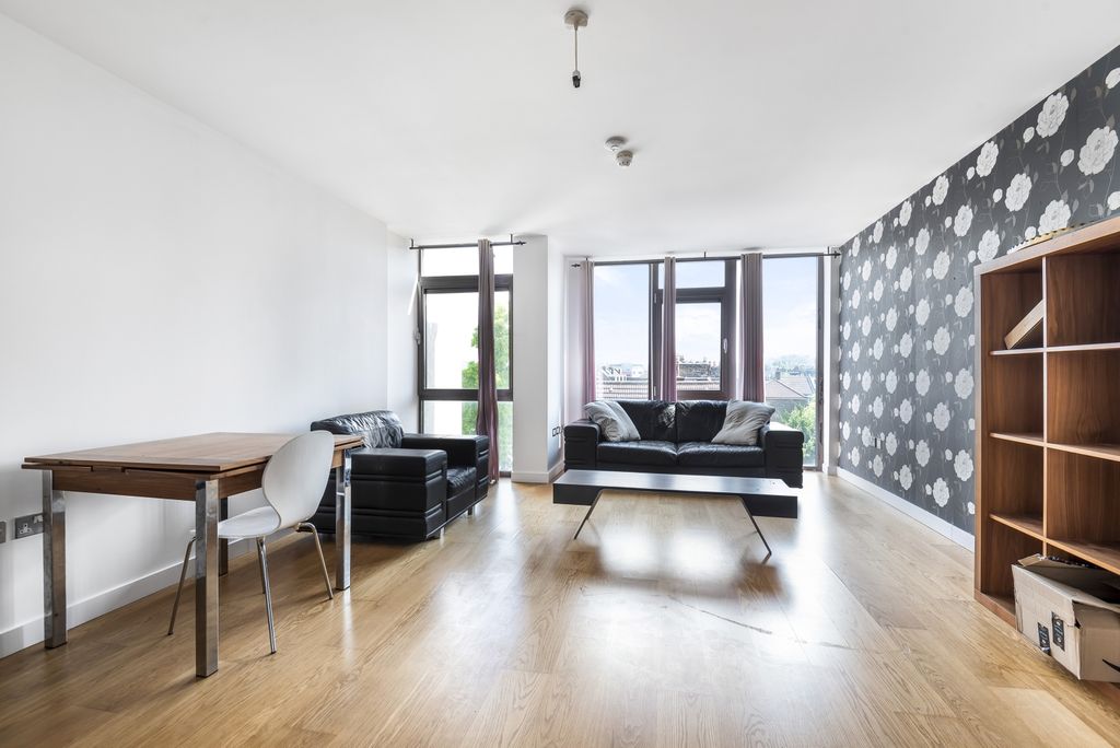 Property photo 2 of 14 749372 (4)