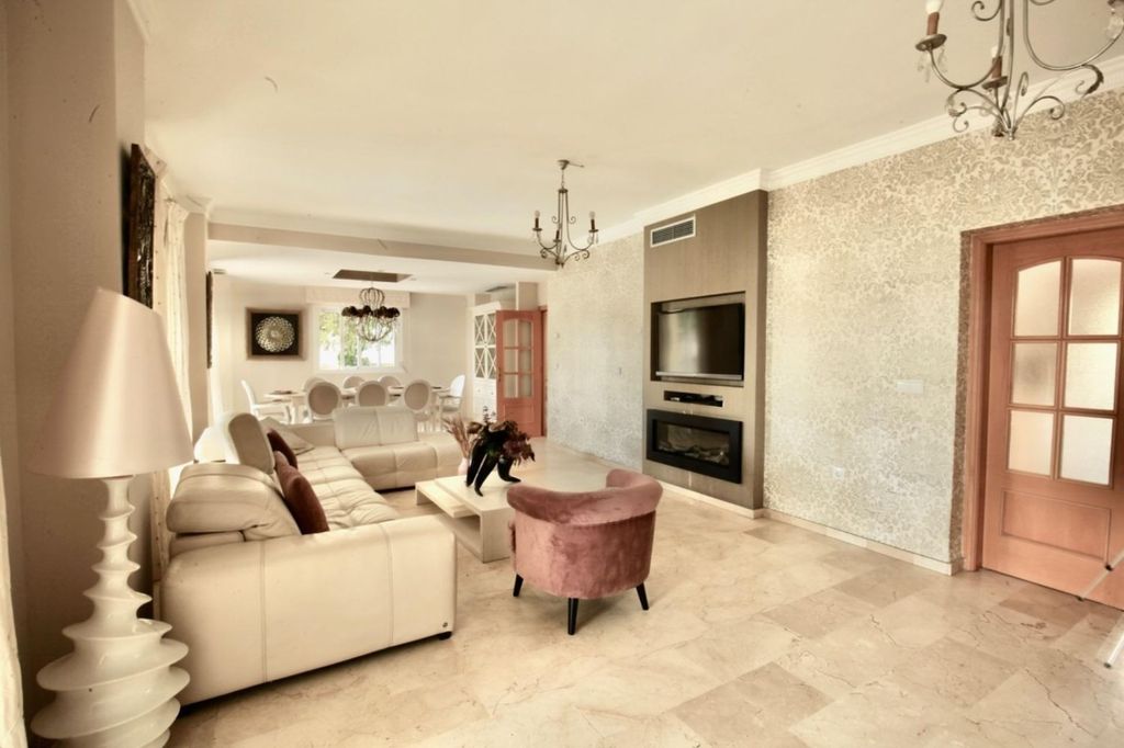 Property photo 2 of 30
