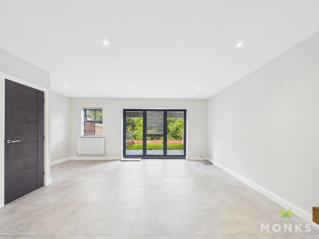 Property photo 3 of 10 Cam01348G0-Pr0745-Still008.Jpg