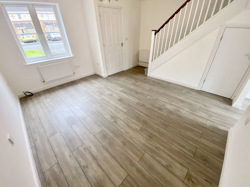 Property photo 3 of 13 Lounge