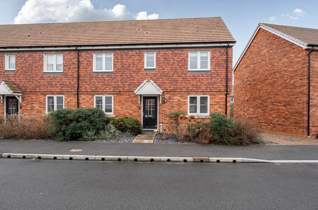 Property photo 1 of 12 1395658-1-6961044...