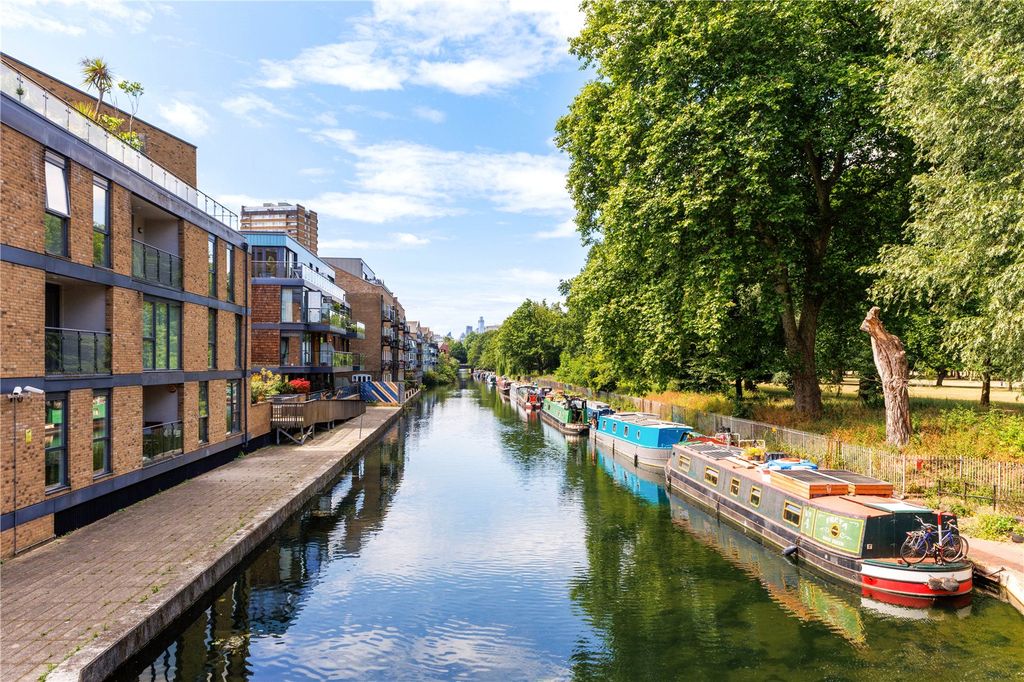 Property photo 1 of 21 Canal