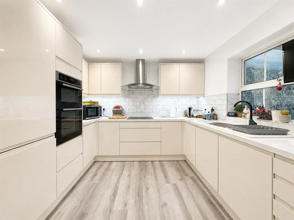Property photo 2 of 17 Kitchen.Png