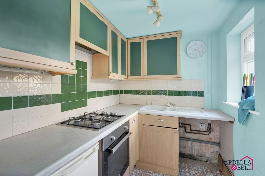 Property photo 3 of 18