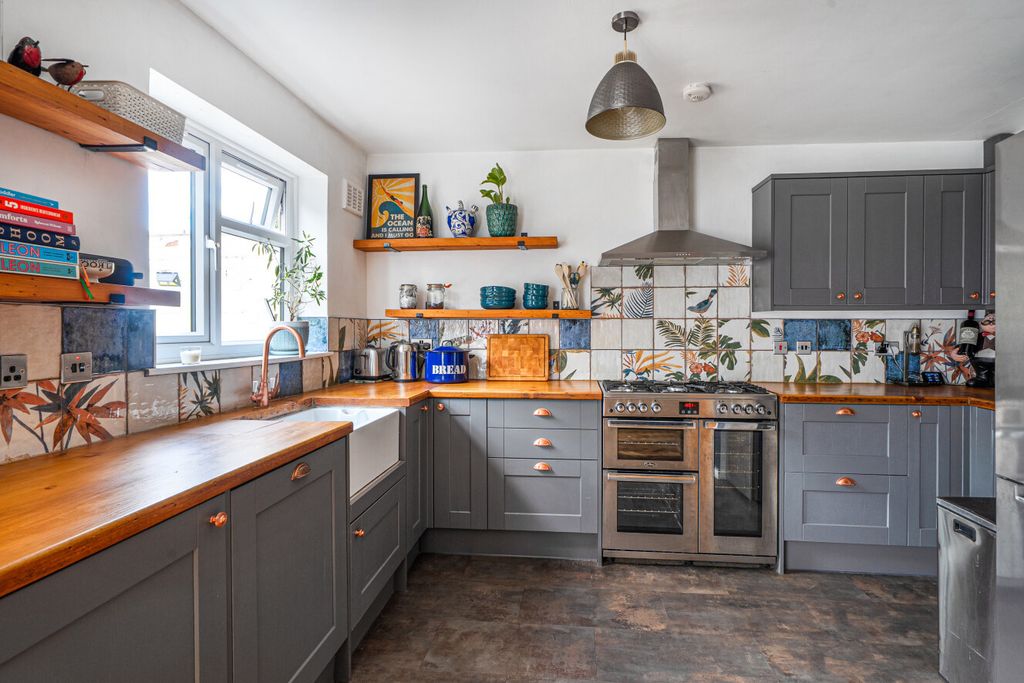 Property photo 3 of 25 1498517-12-6A6B43...