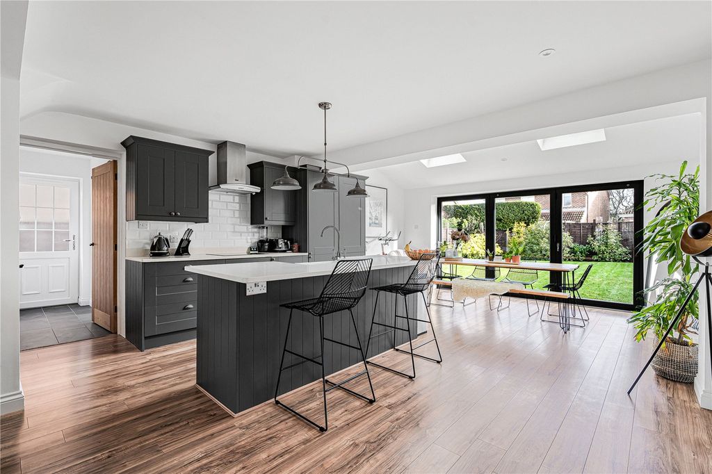 Property photo 1 of 29 Picture No. 12