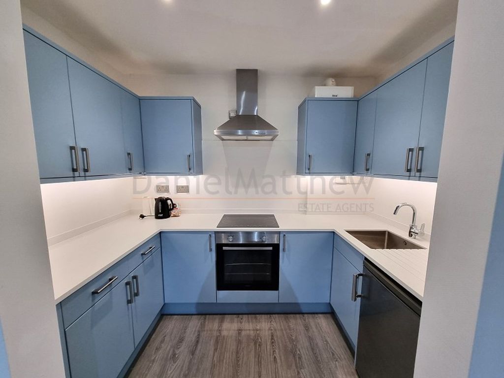 Property photo 3 of 9 Kitchen