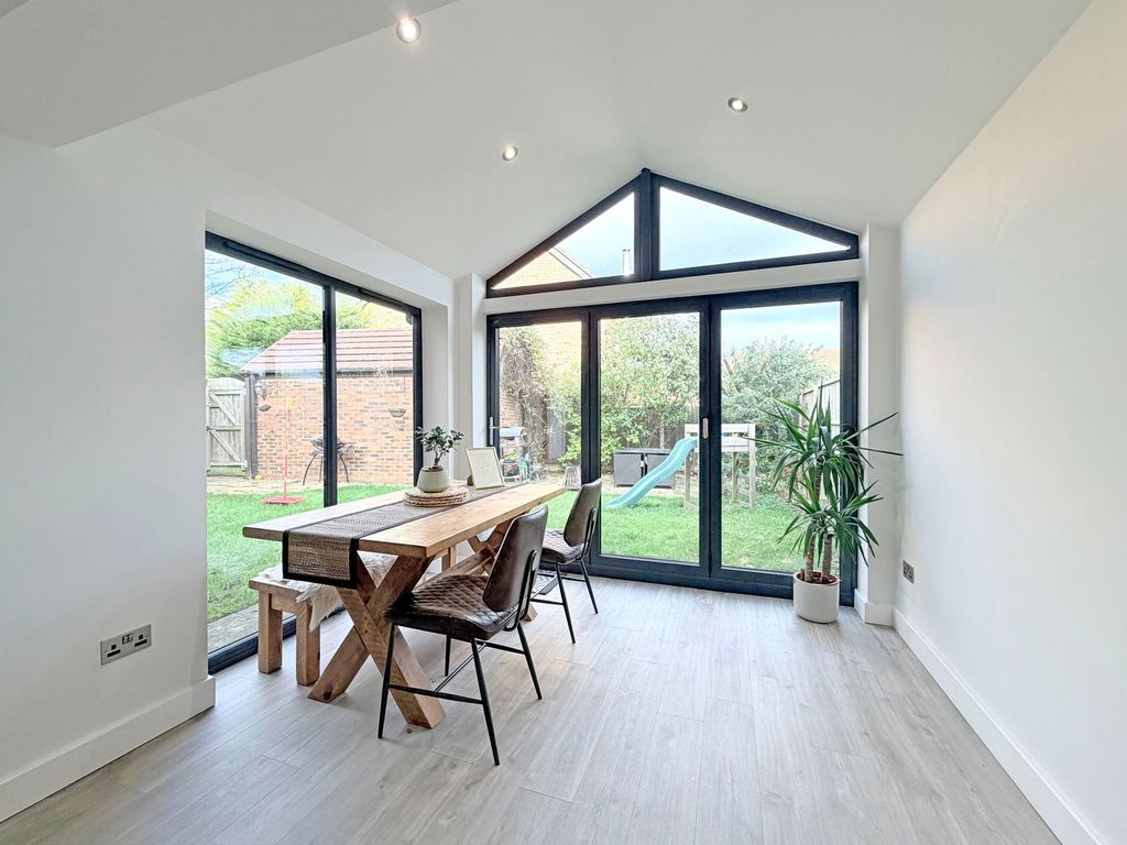 Property photo 2 of 29