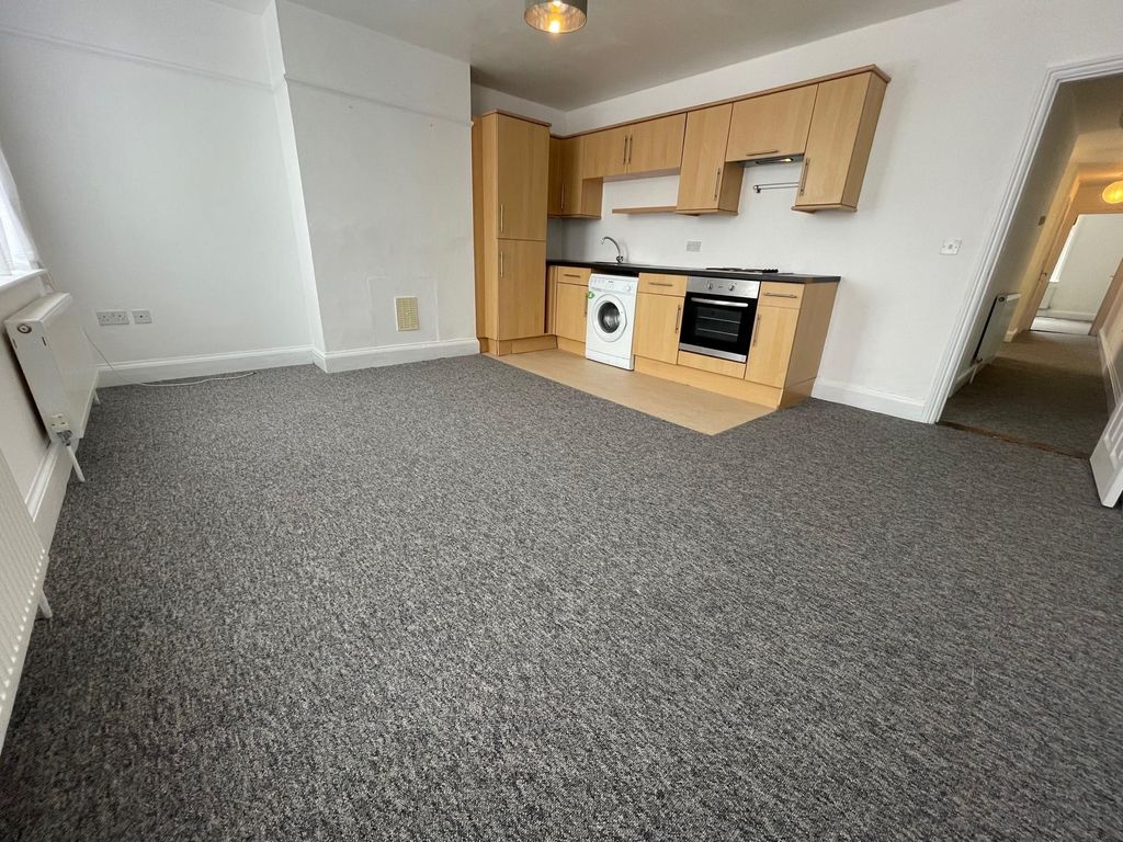 Property photo 1 of 17 Living Room