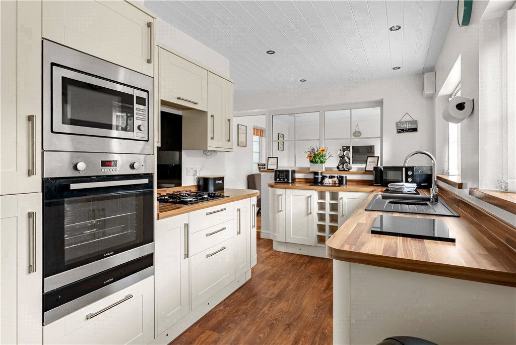 Property photo 3 of 14 Kitchen