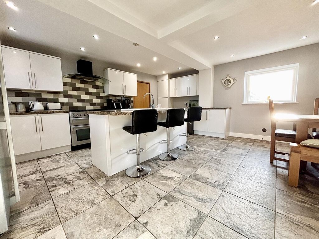 Property photo 2 of 29 Kitchen/Dining Room